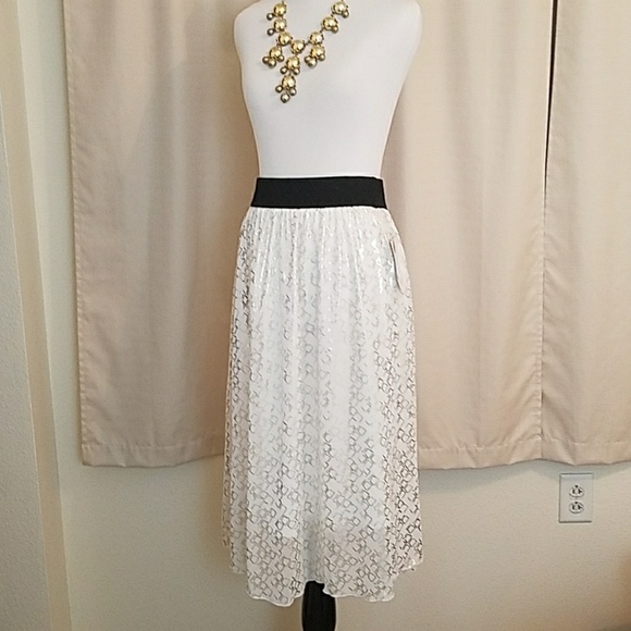LuLaRoe Dresses & Skirts - Elegant LuLaRoe Lola skirt